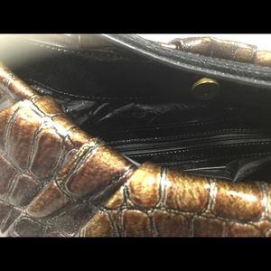 Vera Wang Bags - Brown Purse Vera Wang Bags - Brown Purse